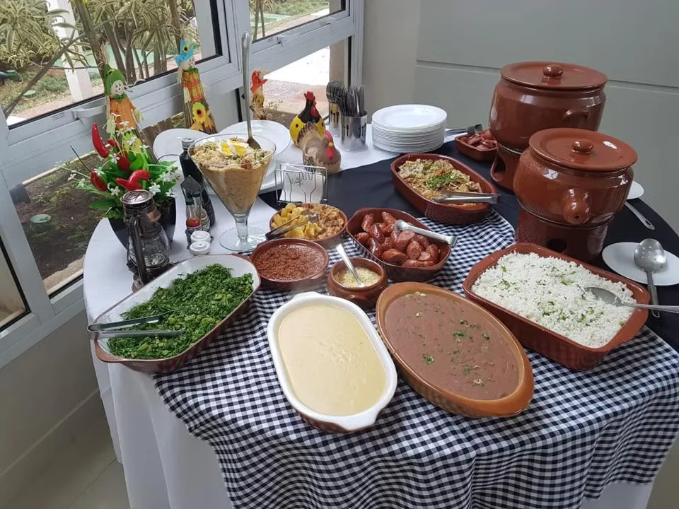 Comida Mineira — buffet completo em Goiânia