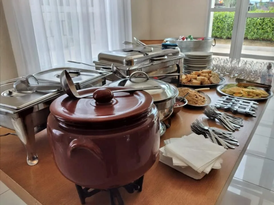 Feijoada Premium — buffet completo em Goiânia
